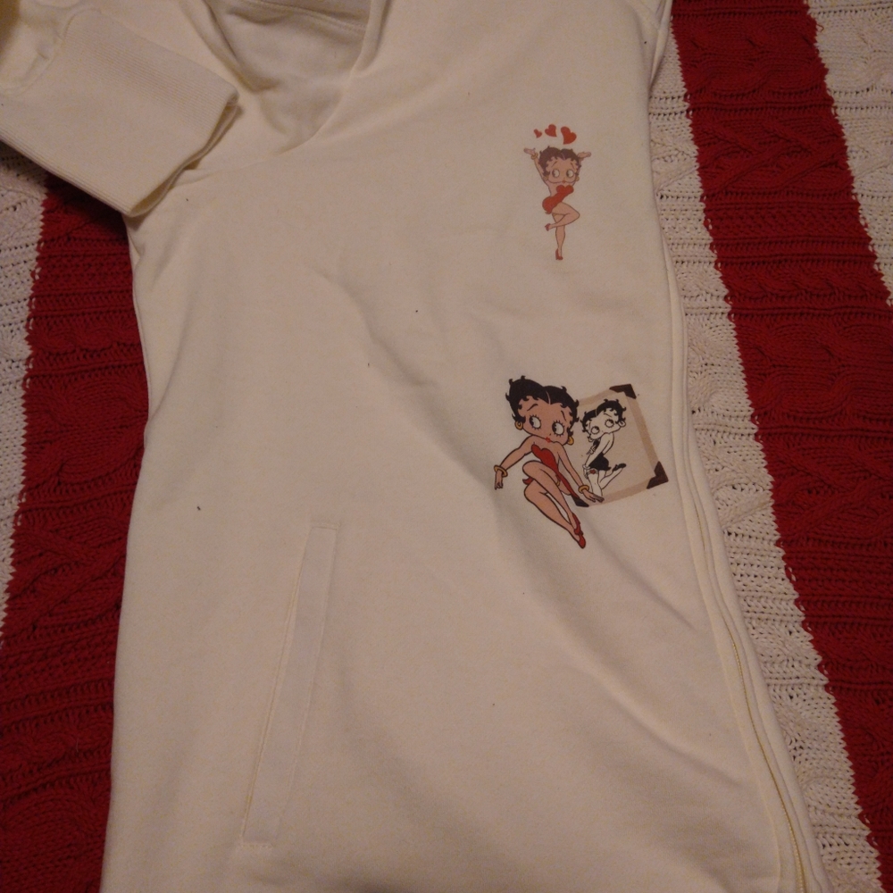 New beautiful Betty Bo hoodie, white and red, size XL àlso black and red size XX